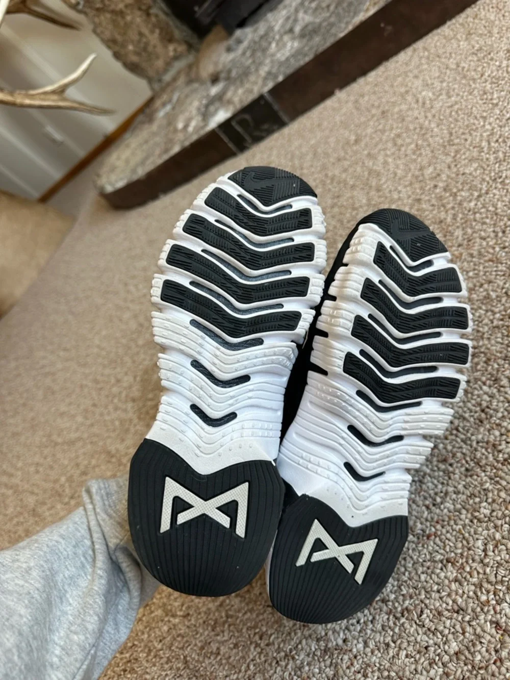 Nike Black and White Metcon 5 - Picture 5 of 7